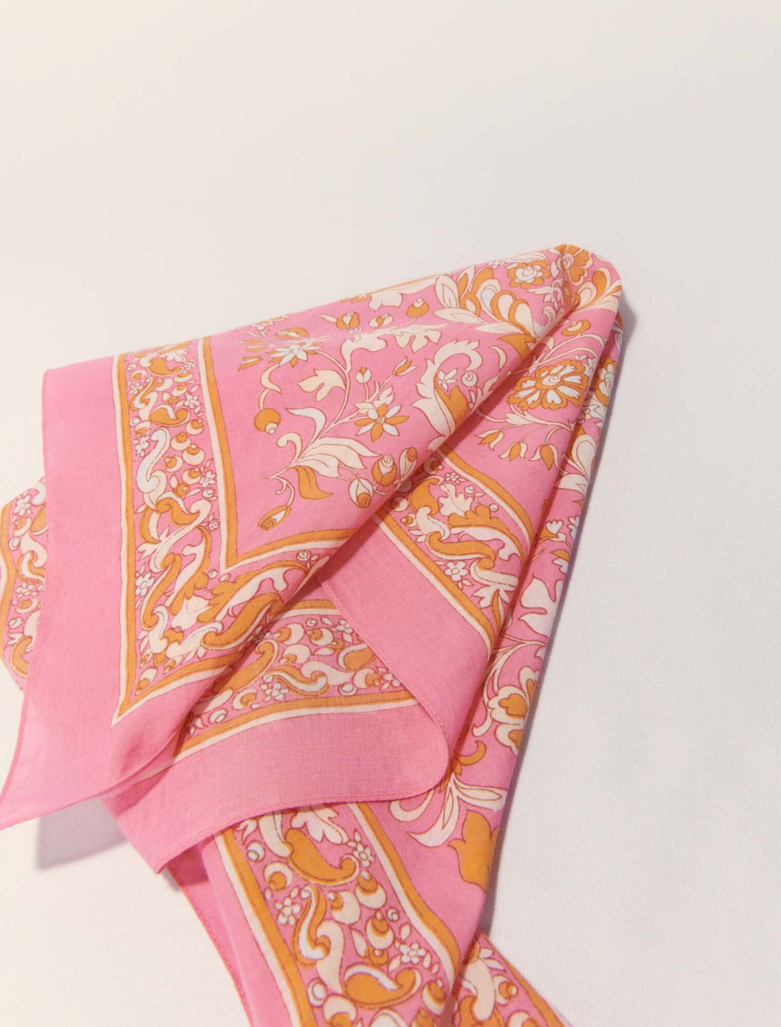 Foulard 65 x 65 imprimé fleurs