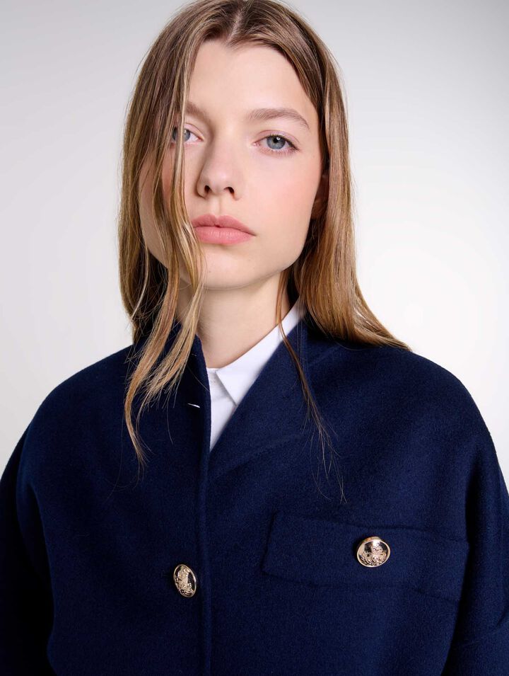 Manteau court en laine ceinturé