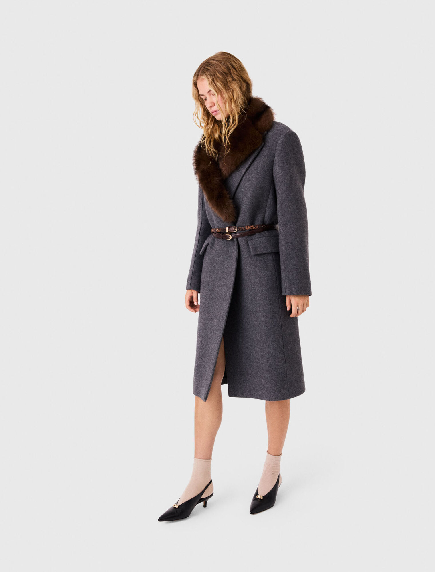 Manteau long et col fausse fourrure
