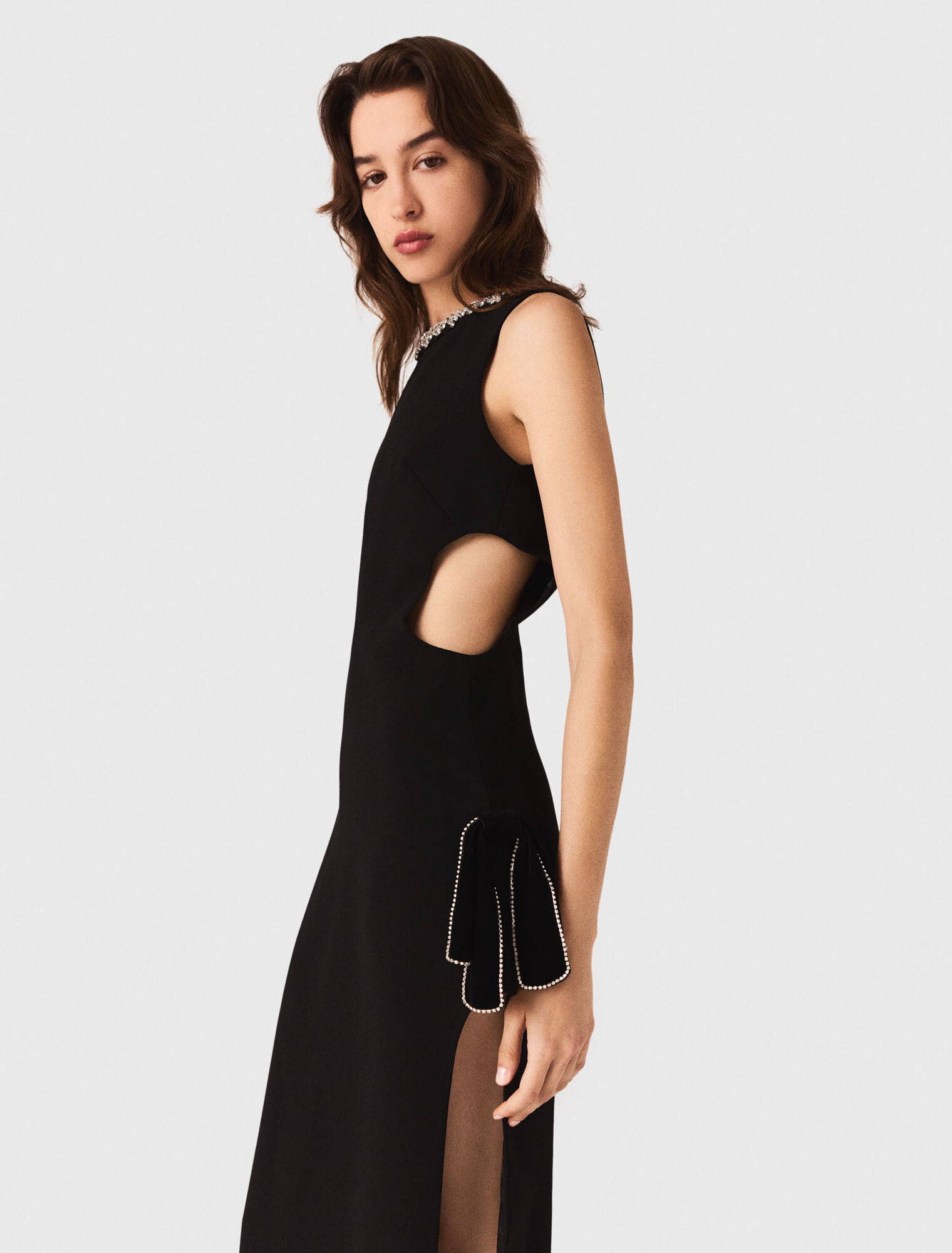 Robe longue avec col bijou