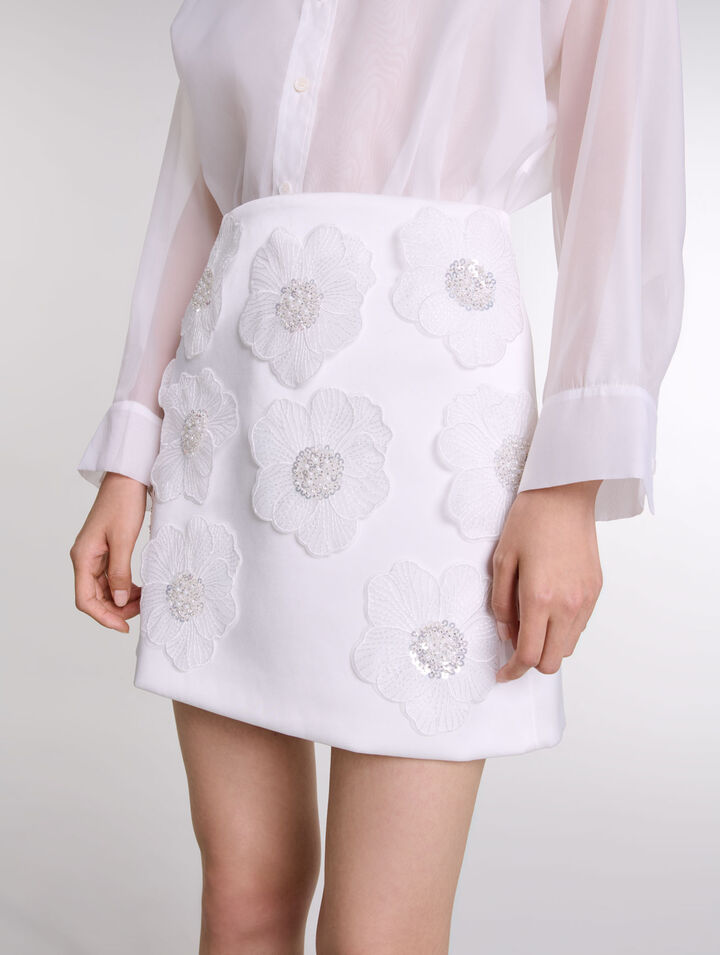 Jupe à fleurs perlées en satin