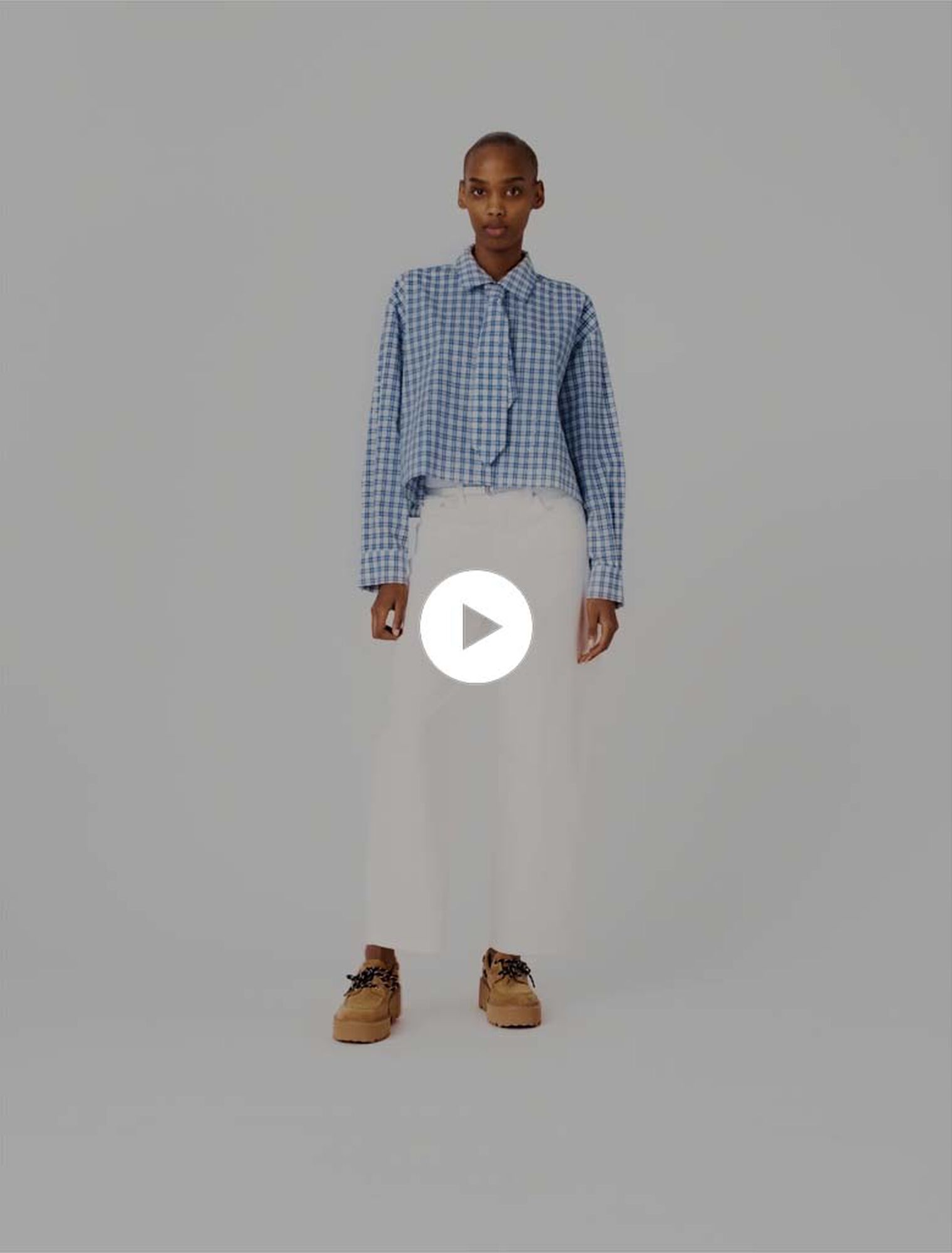 Chemise strass&eacute;e cravate amovible