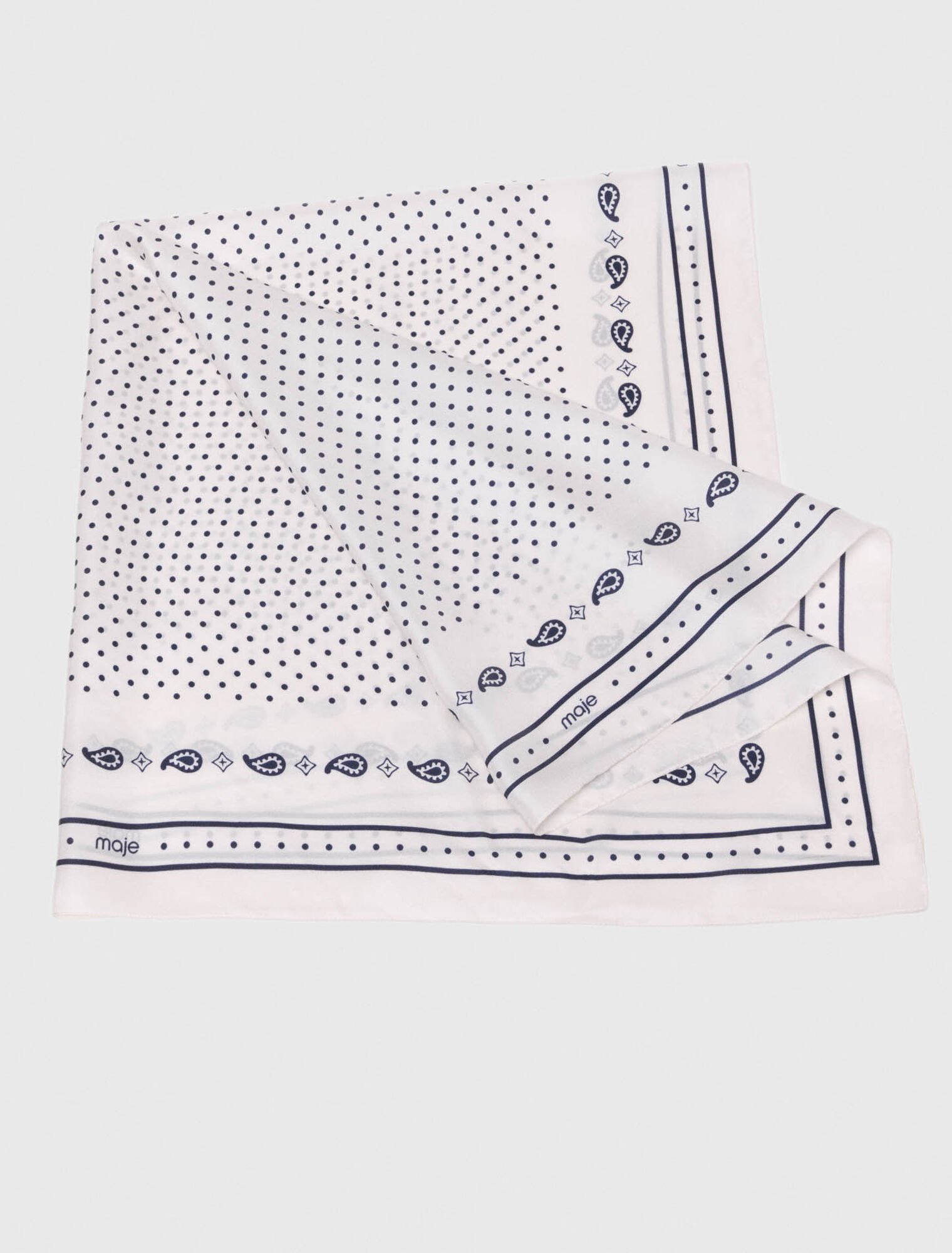 Carr&eacute; 90x90 imprim&eacute; en soie