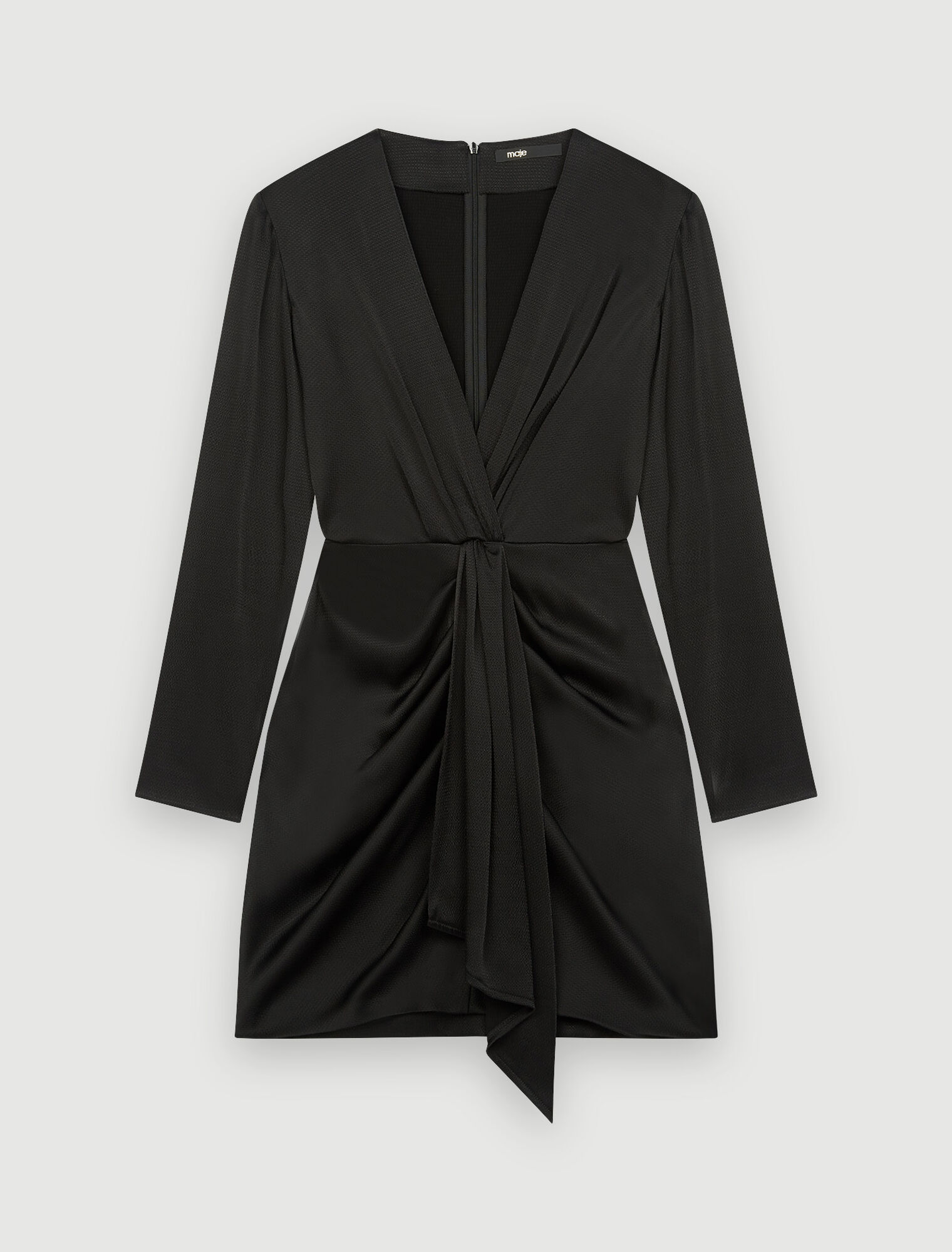 Robe en satin nouée à l'avant