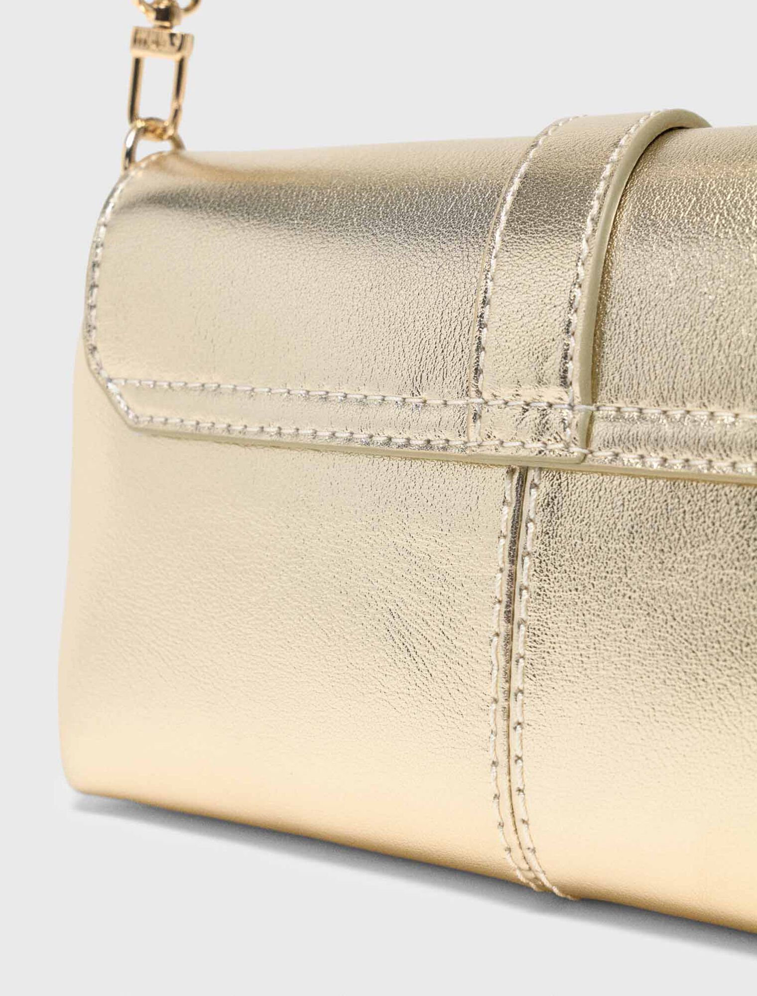 Miss M walk m&eacute;talis&eacute;