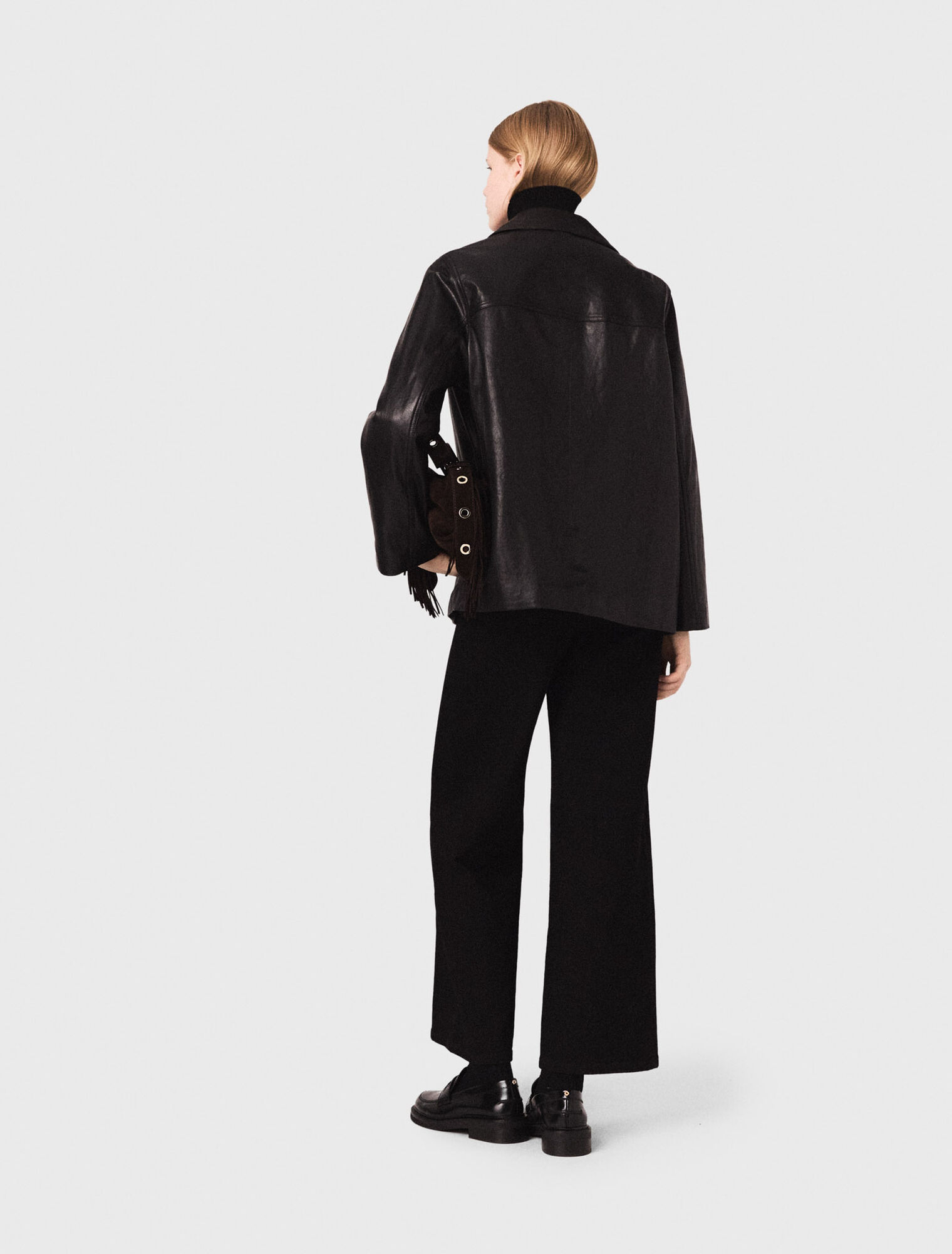 Veste en cuir avec boutons dorés