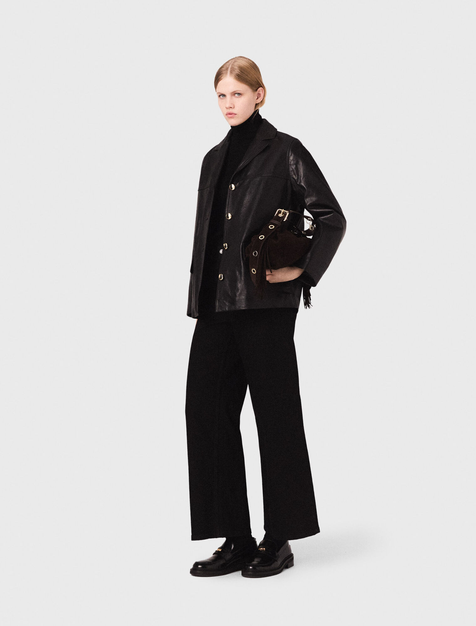 Veste en cuir avec boutons dorés