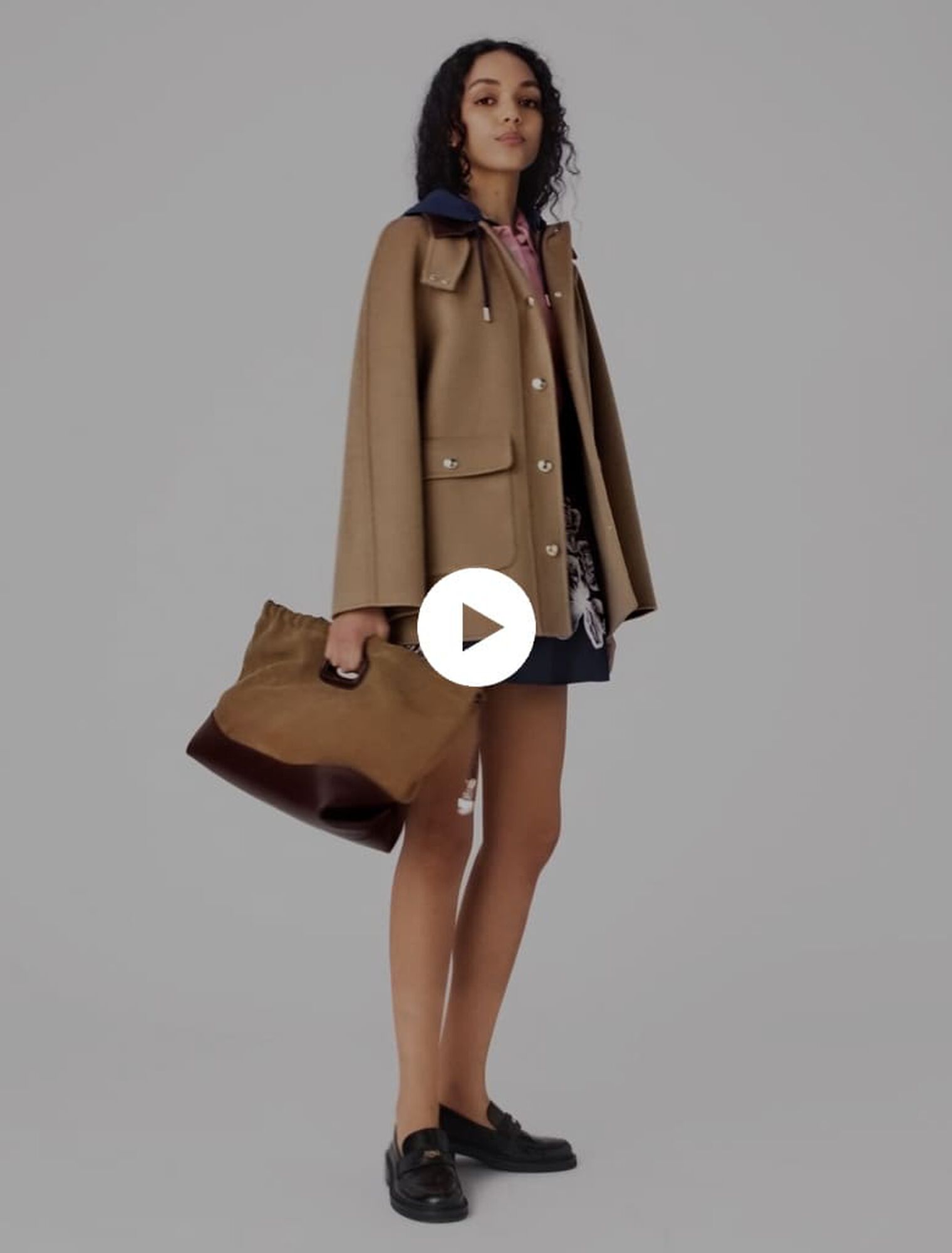 Manteau en laine &agrave; capuche amovible