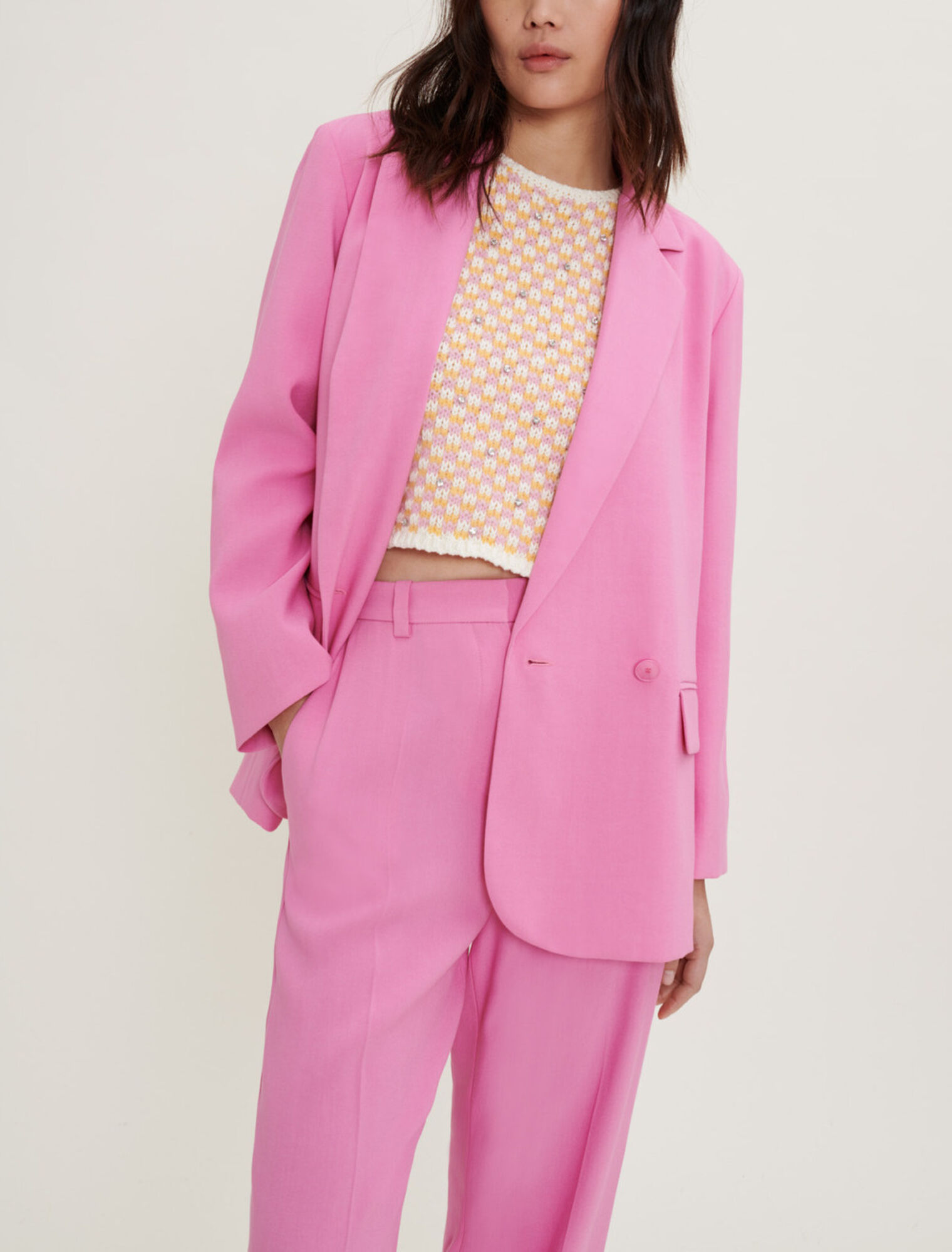 Fluid, loose-fitting tailored jacket