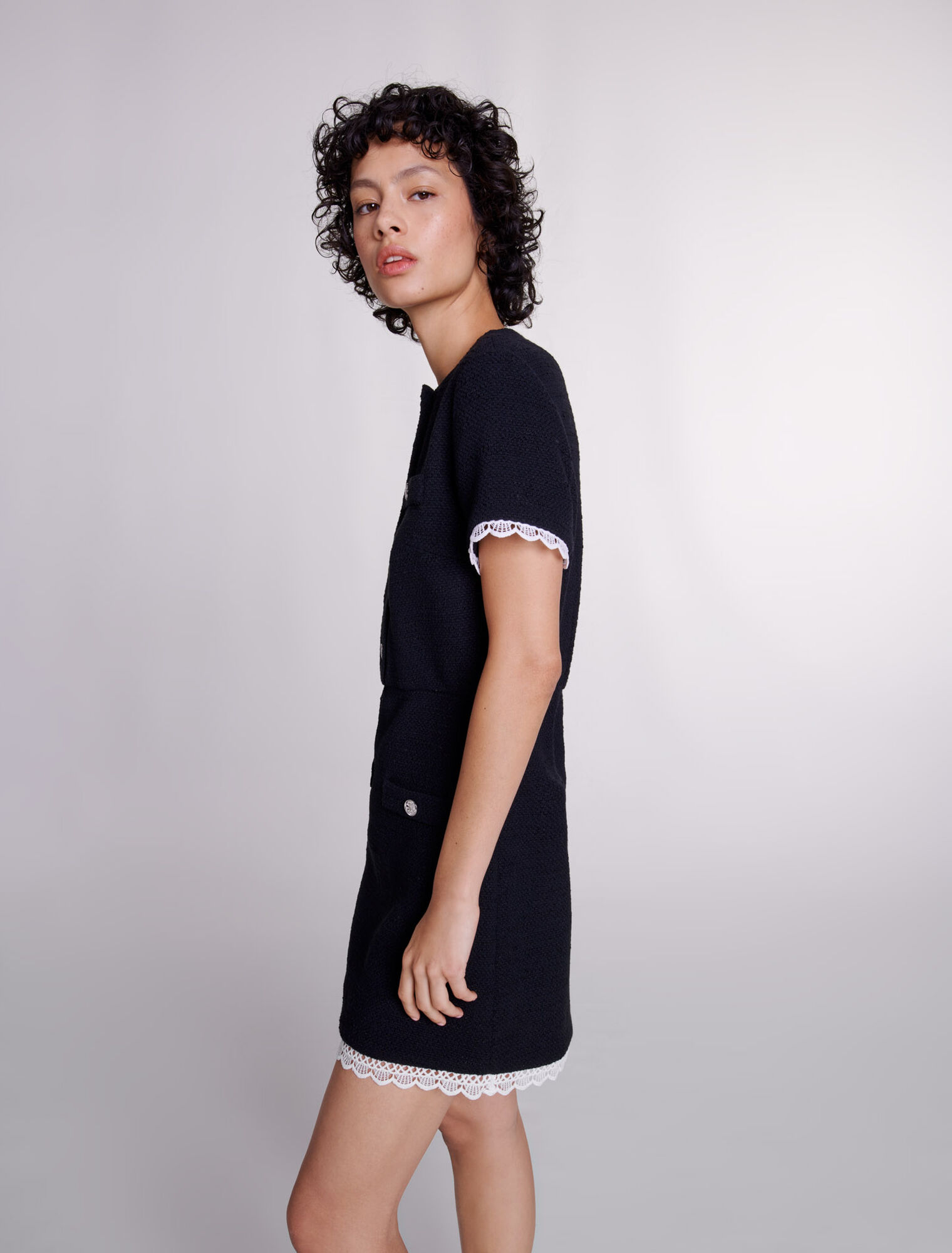 Robe courte en tweed à galons