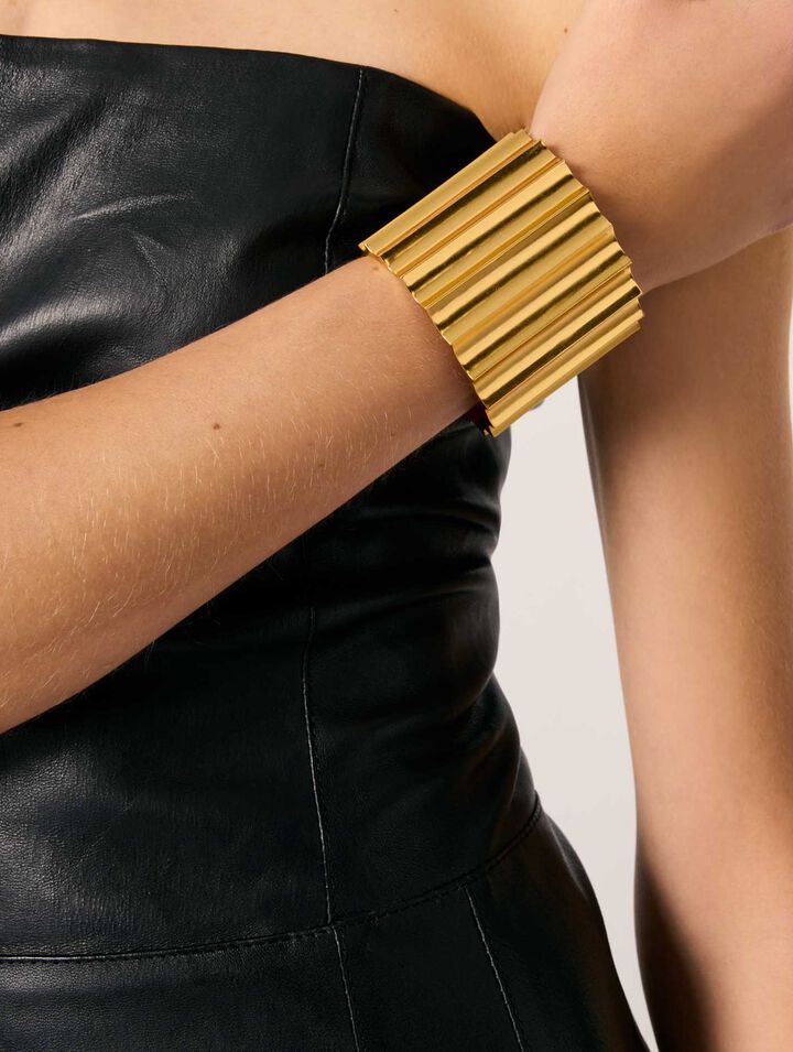 Wide tapered metal cuff