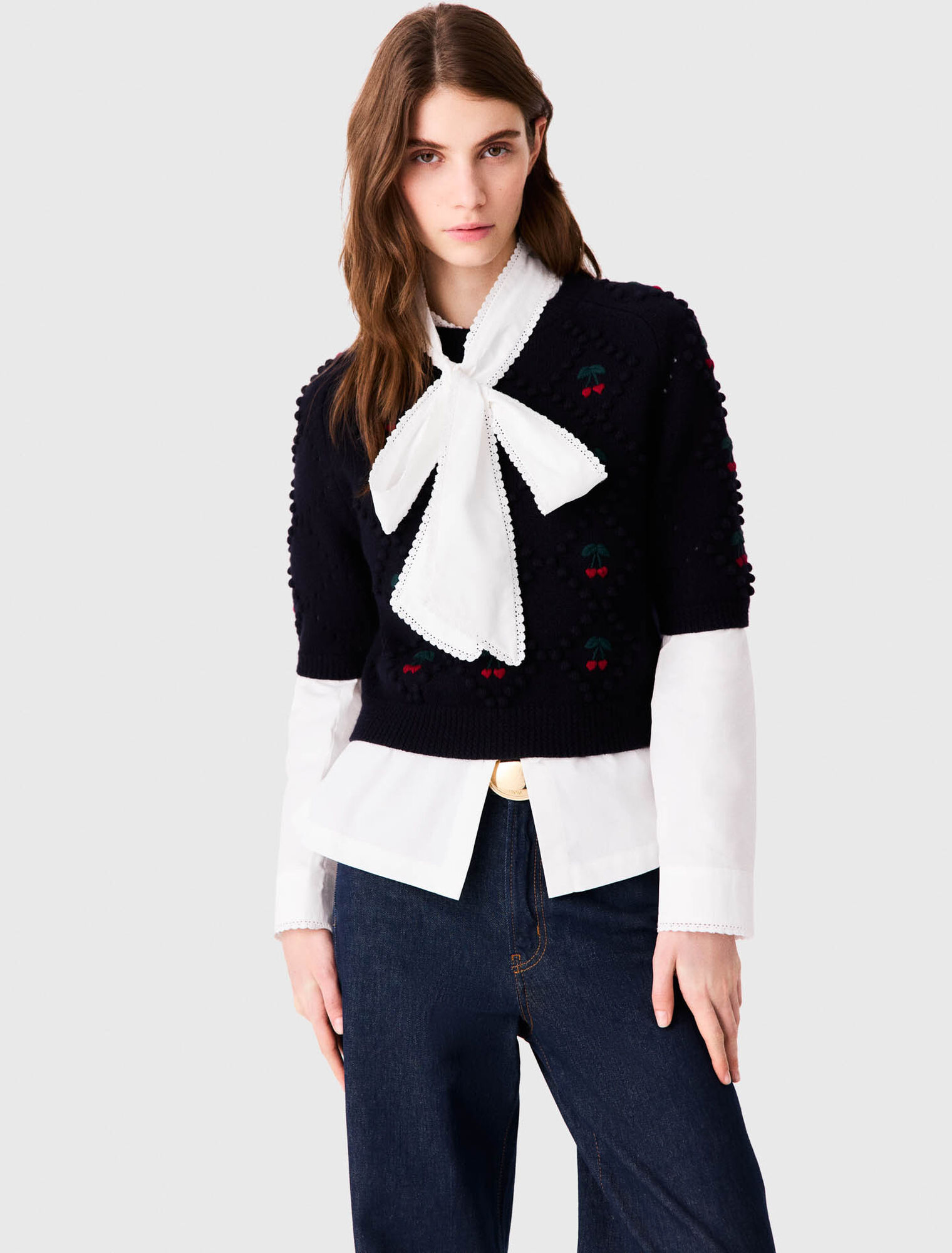 Pull avec cerises brod&eacute;es