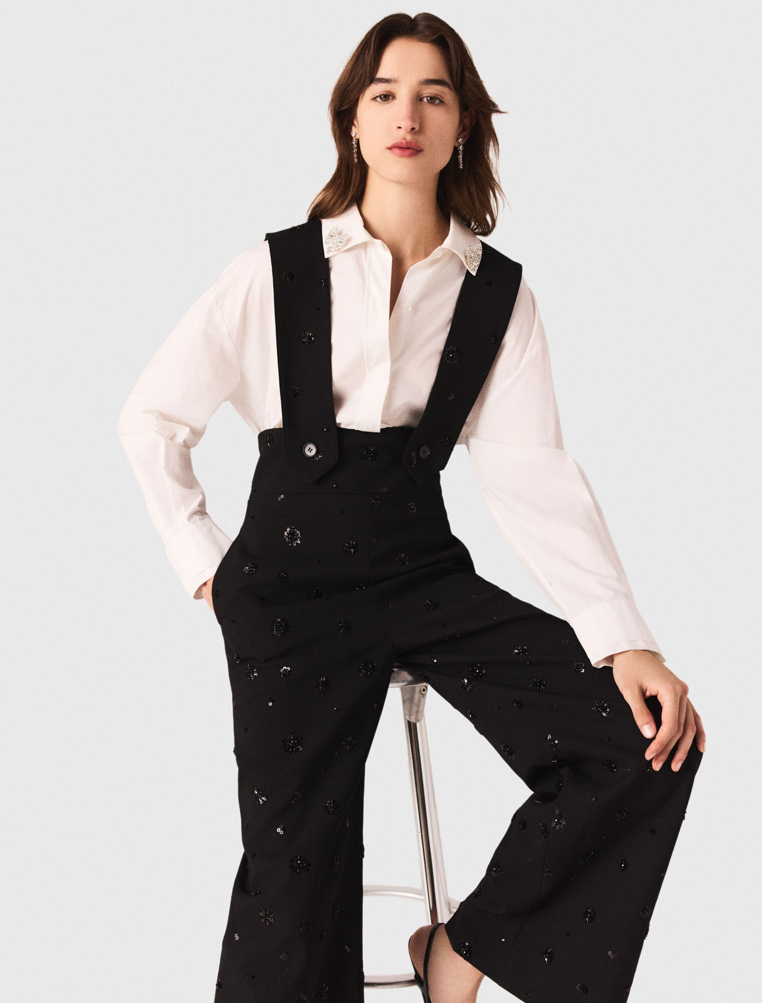 Pantalon à bretelles brodé