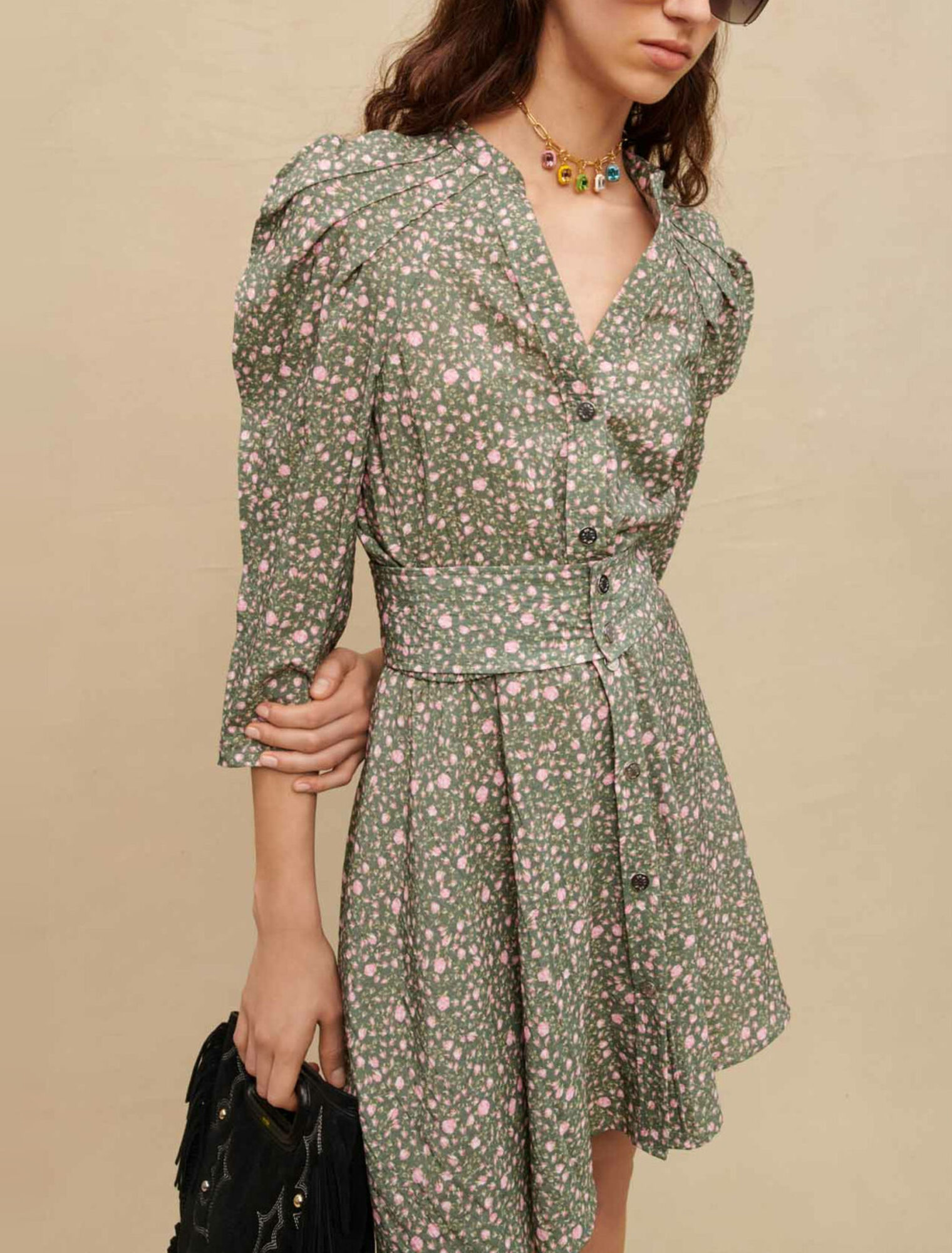 Robe courte manches volumineuses
