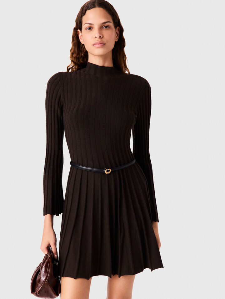 Robe courte patineuse &agrave; col montant