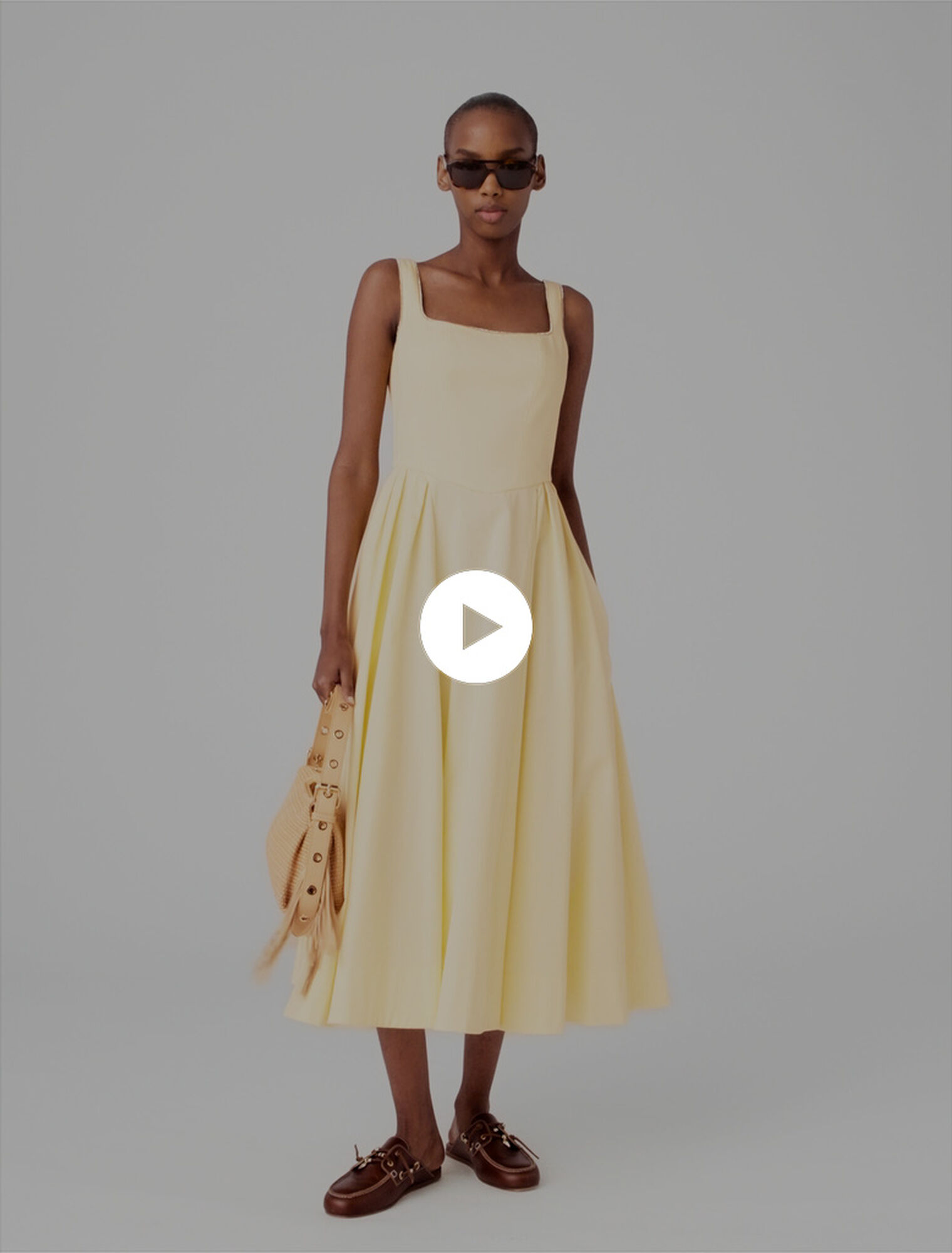 Robe midi &eacute;vas&eacute;e et galons strass&eacute;s
