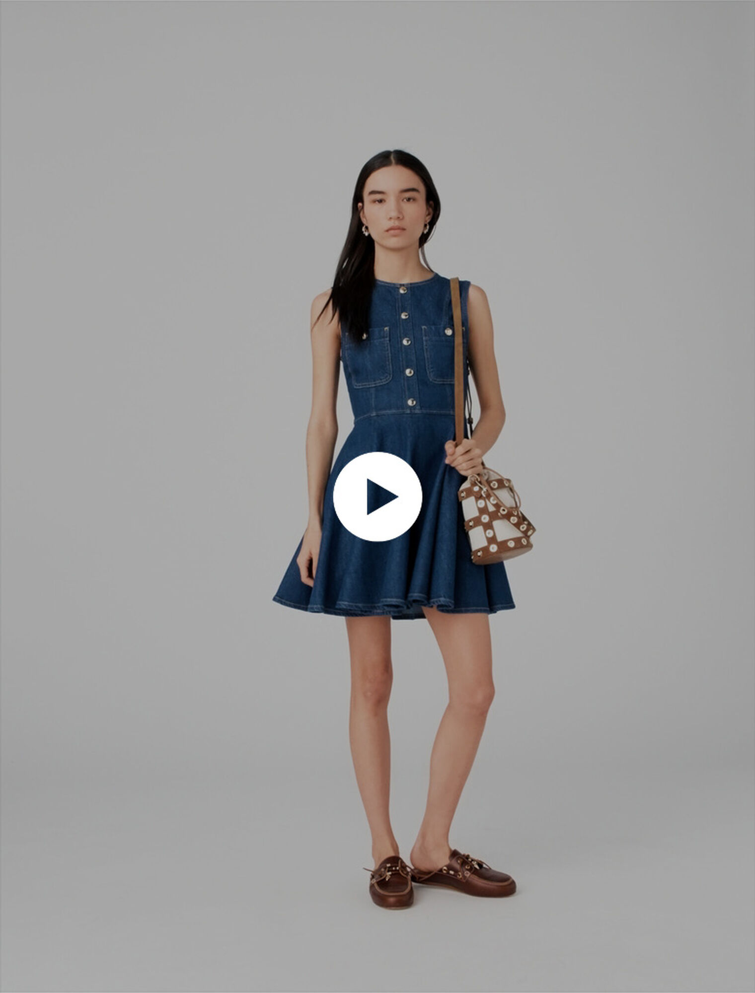 Robe courte en denim &eacute;vas&eacute;e