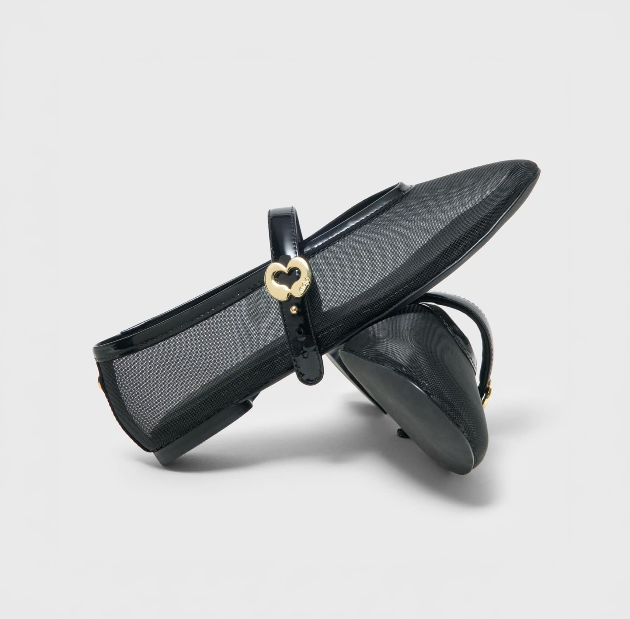 A selection of Maje accessories: spotlight on the mesh ballet flats